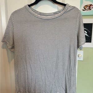 American Eagle Outfitters White and Gray Fitted Short Sleeve T-Shirt